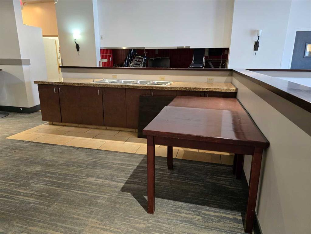 4206 Macleod Trail Property Photo 6