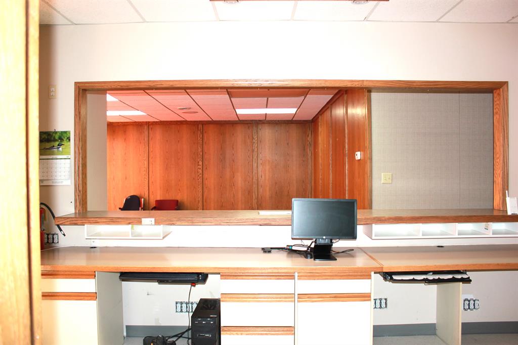 360 2 Street Property Photo 4