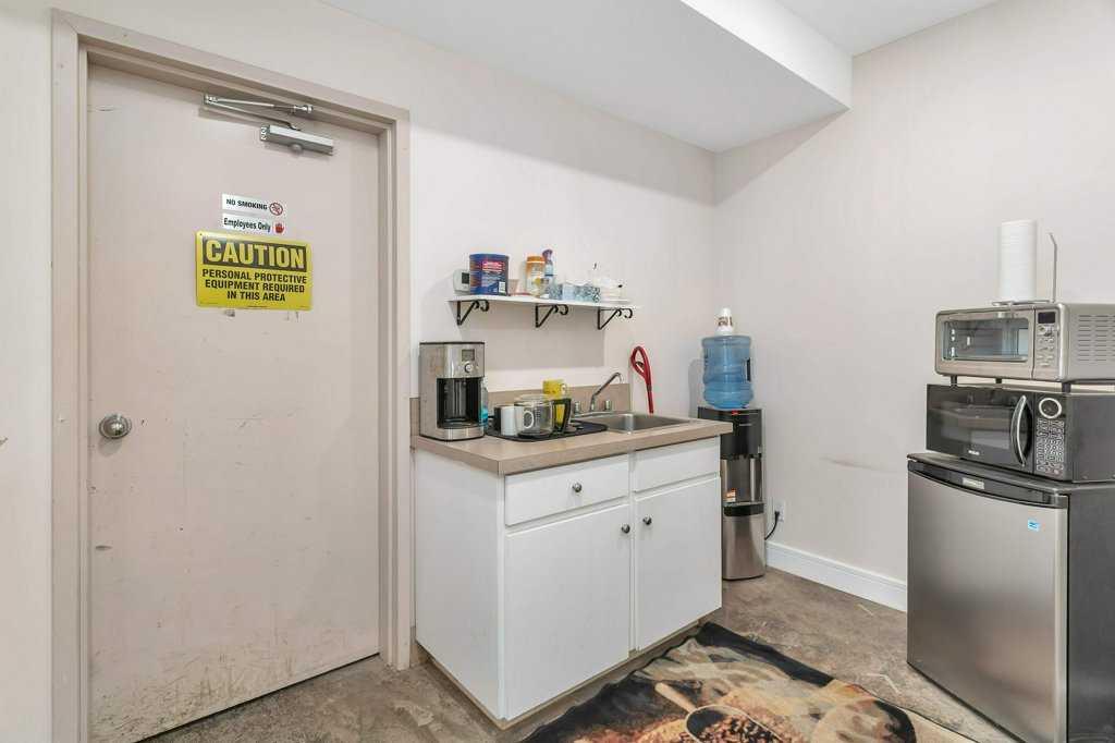 4911 50 Avenue Property Photo 9