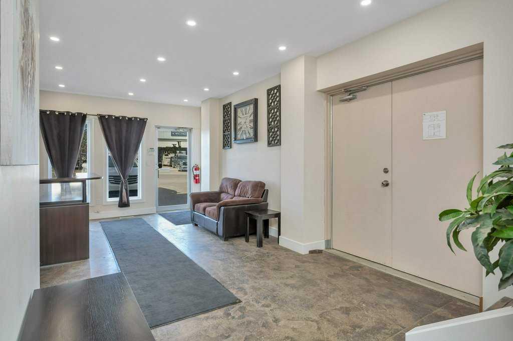 4907 And 4911 50 Avenue Property Photo 9