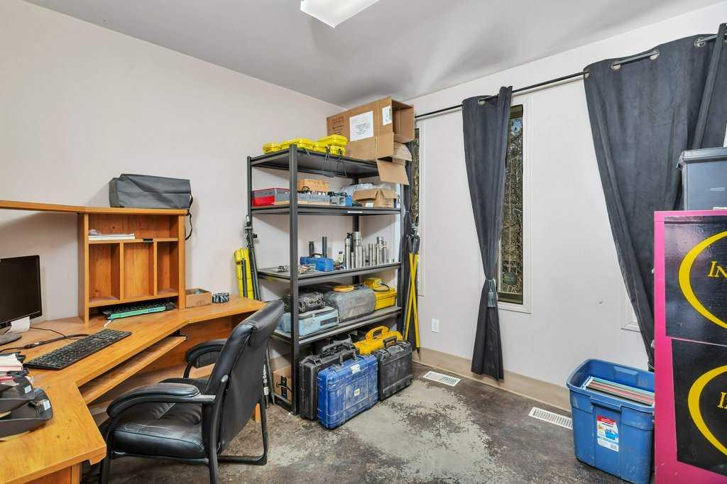4907 And 4911 50 Avenue Property Photo 11
