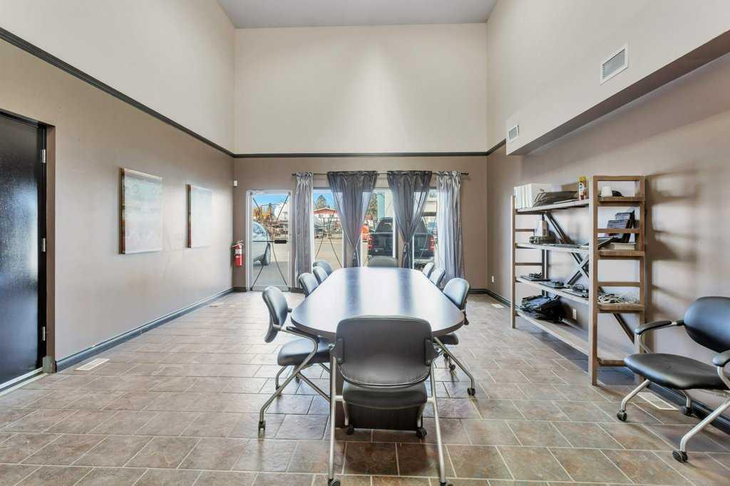 4907 And 4911 50 Avenue Property Photo 27