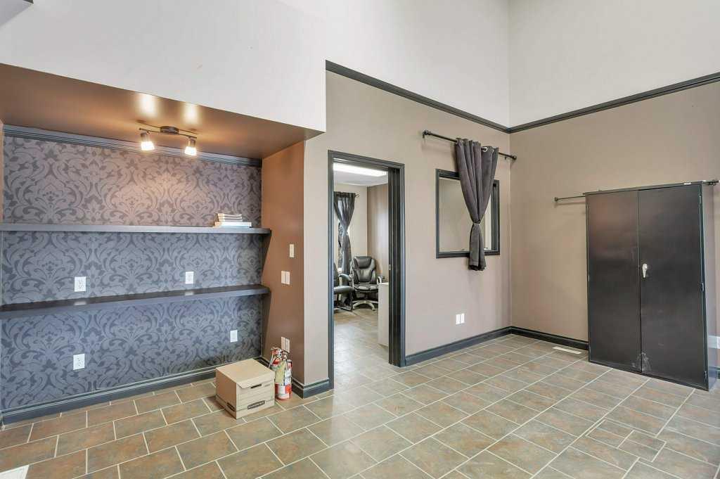4907 And 4911 50 Avenue Property Photo 29
