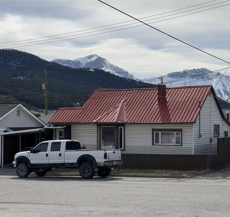 Crowsnest Pass County Real Estate Listings Main Image