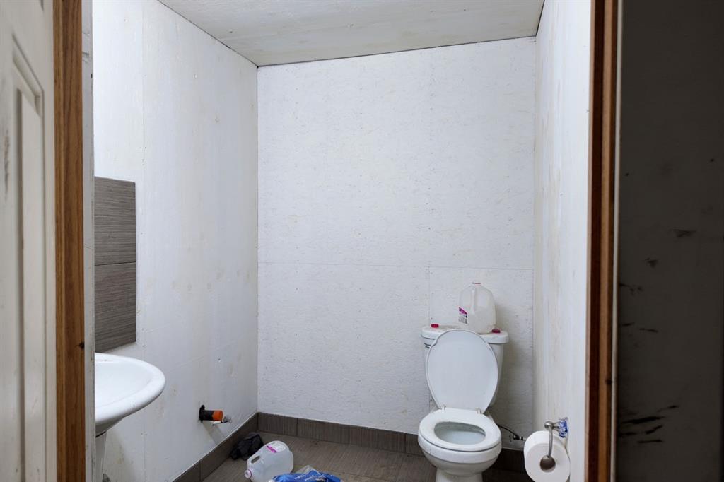 6123 84 Street Property Photo 13