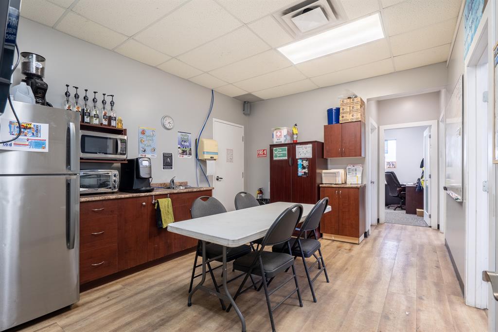 2711 50 Avenue Property Photo 9
