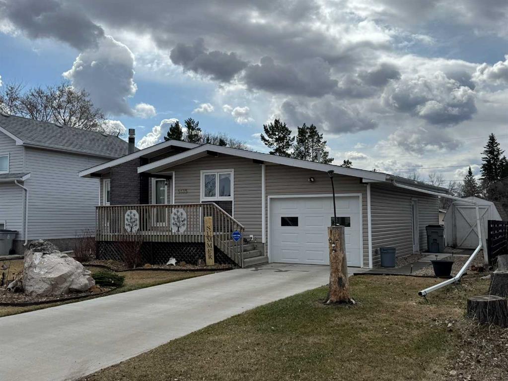 5135 55 Avenue Property Photo