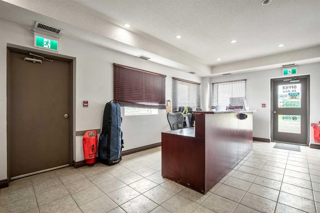 450254 82 Street Property Photo 16
