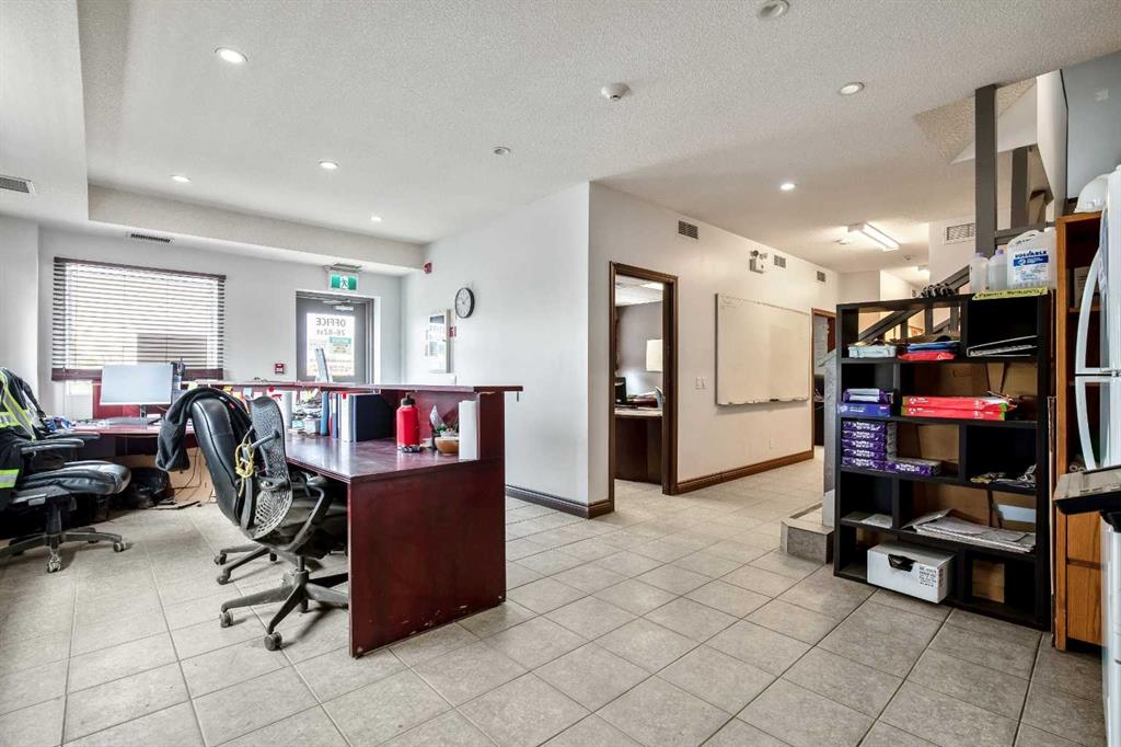 450254 82 Street Property Photo 17