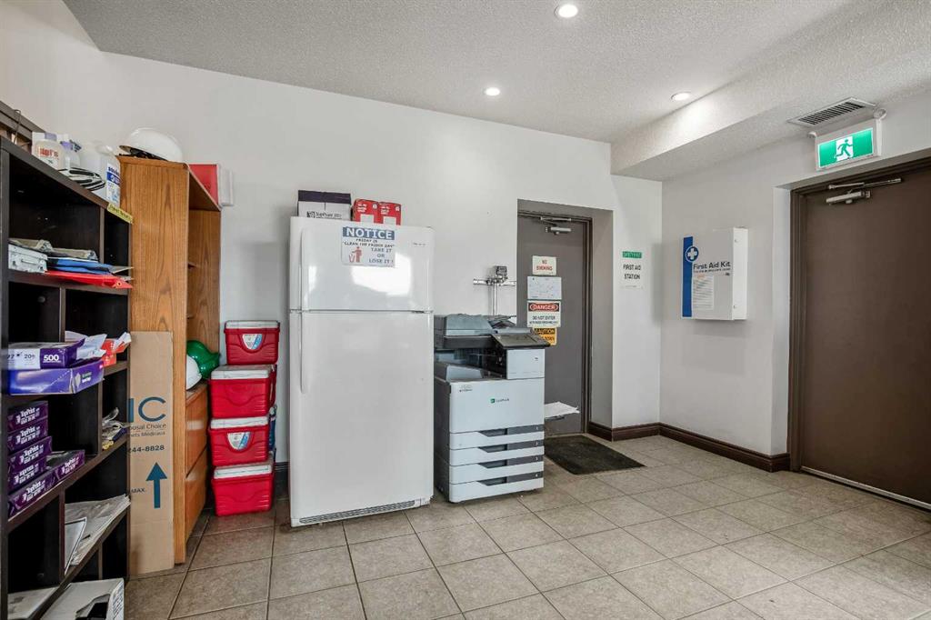 450254 82 Street Property Photo 18