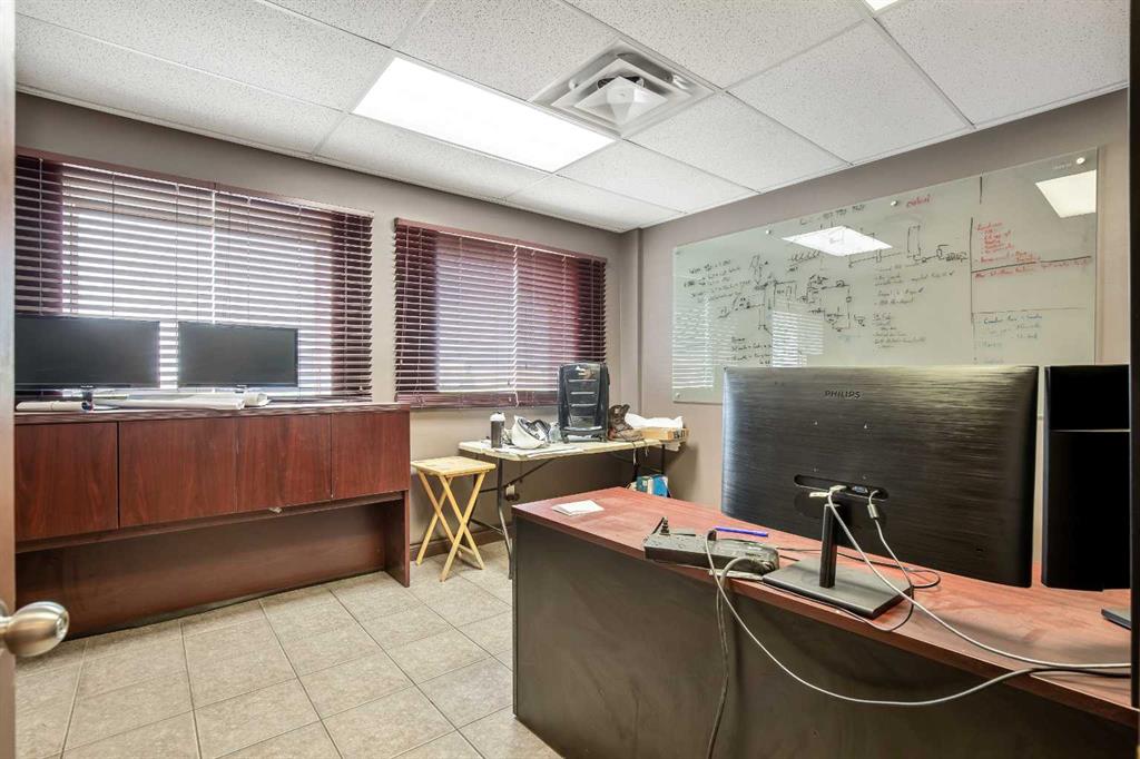 450254 82 Street Property Photo 21