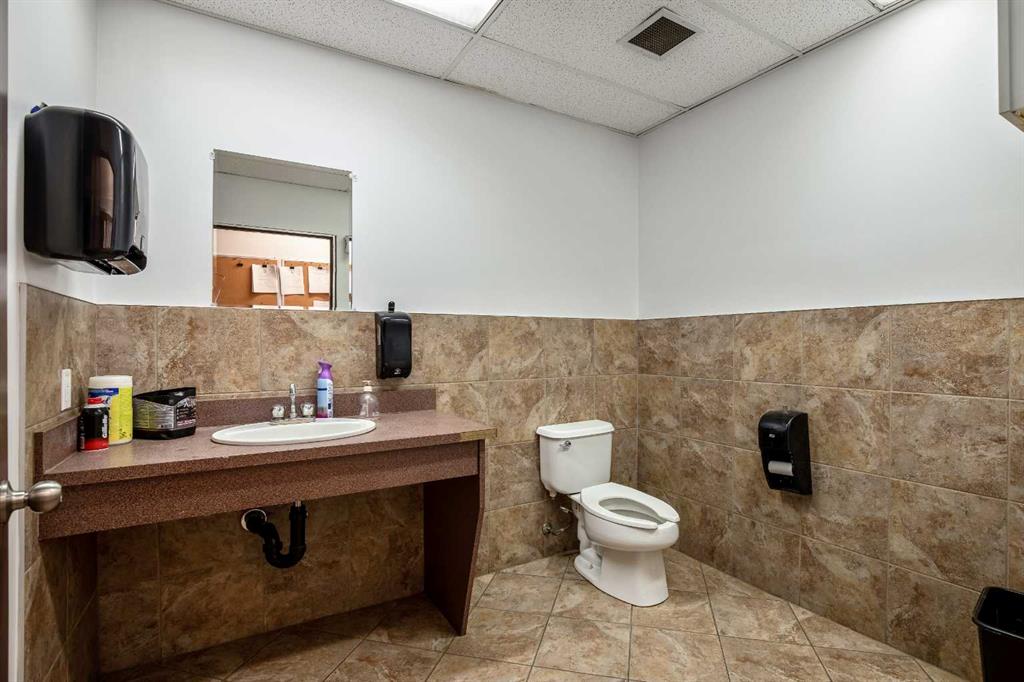 450254 82 Street Property Photo 24