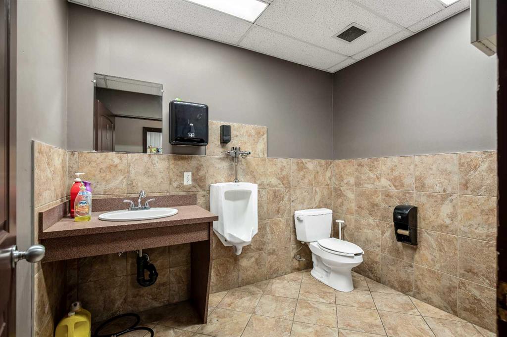 450254 82 Street Property Photo 25