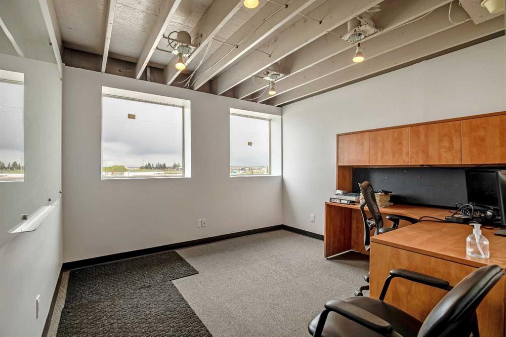 450254 82 Street Property Photo 28