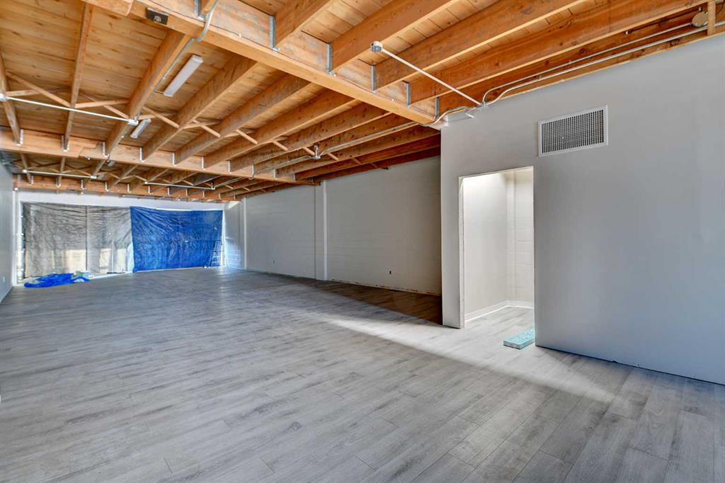 10404 100 Street 201 Property Photo 12