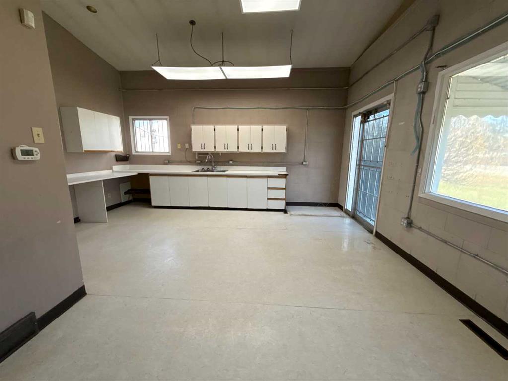 5502 Highway 2a Property Photo 4