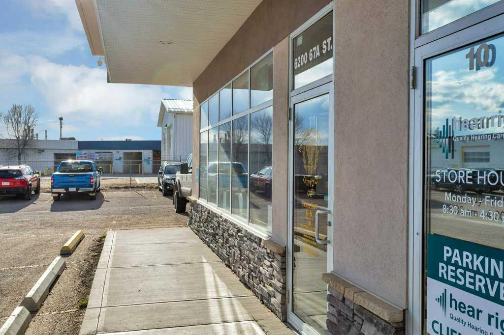 6200 67a Street 11 Property Photo 4