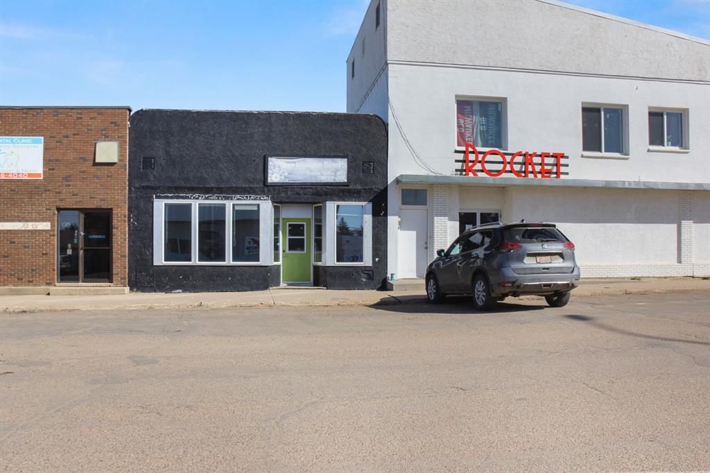5213 50 Street Property Photo 1