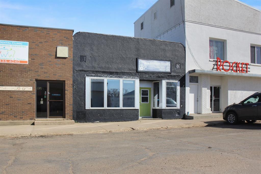 5213 50 Street Property Photo 2