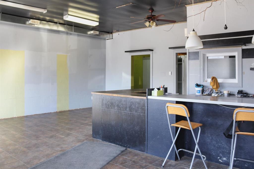 5213 50 Street Property Photo 5