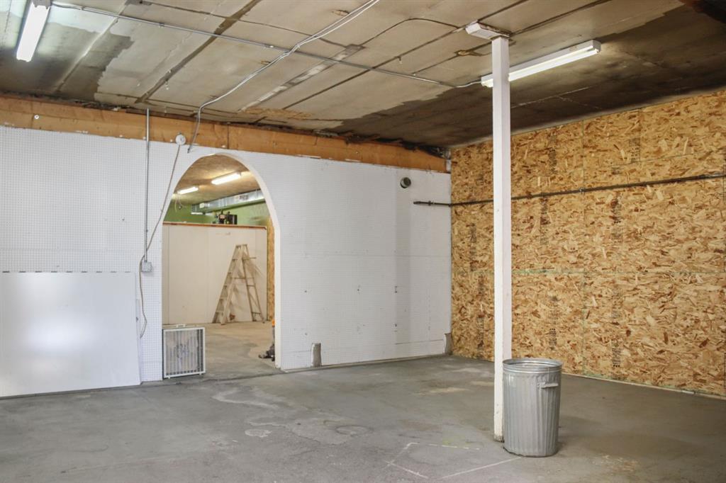 5213 50 Street Property Photo 7
