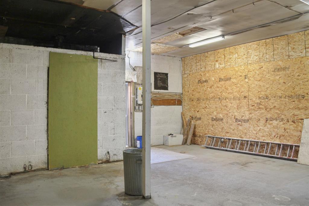 5213 50 Street Property Photo 8