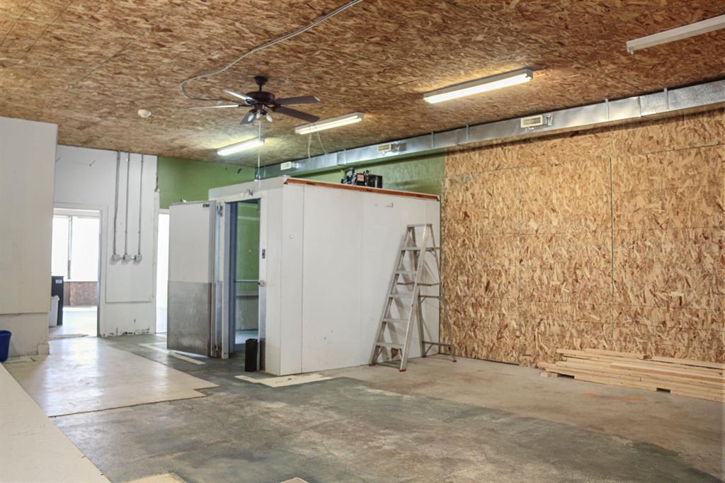 5213 50 Street Property Photo 9