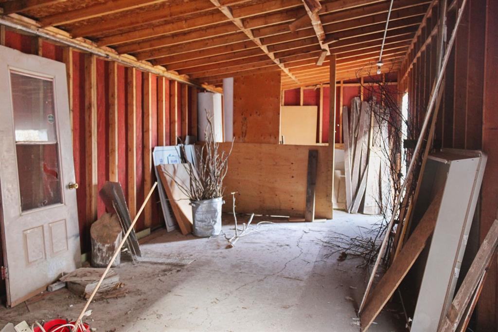 5213 50 Street Property Photo 11