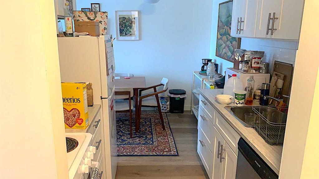 325 2 Avenue Property Photo 9