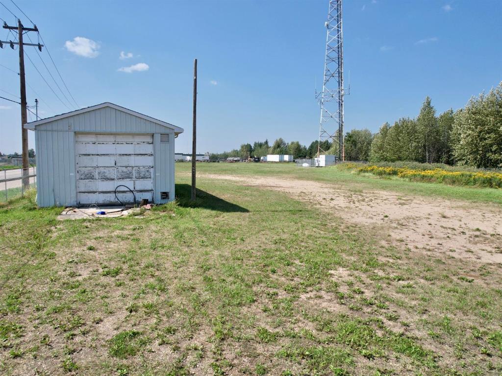 3766 41 Ave Property Photo 4
