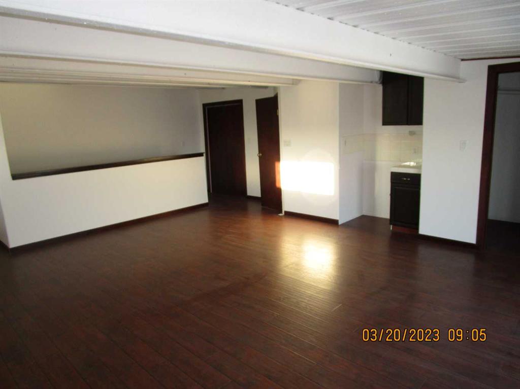 11037/43 92 Avenue Property Photo 17