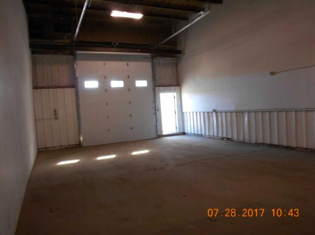 11037/43 92 Avenue Property Photo 27