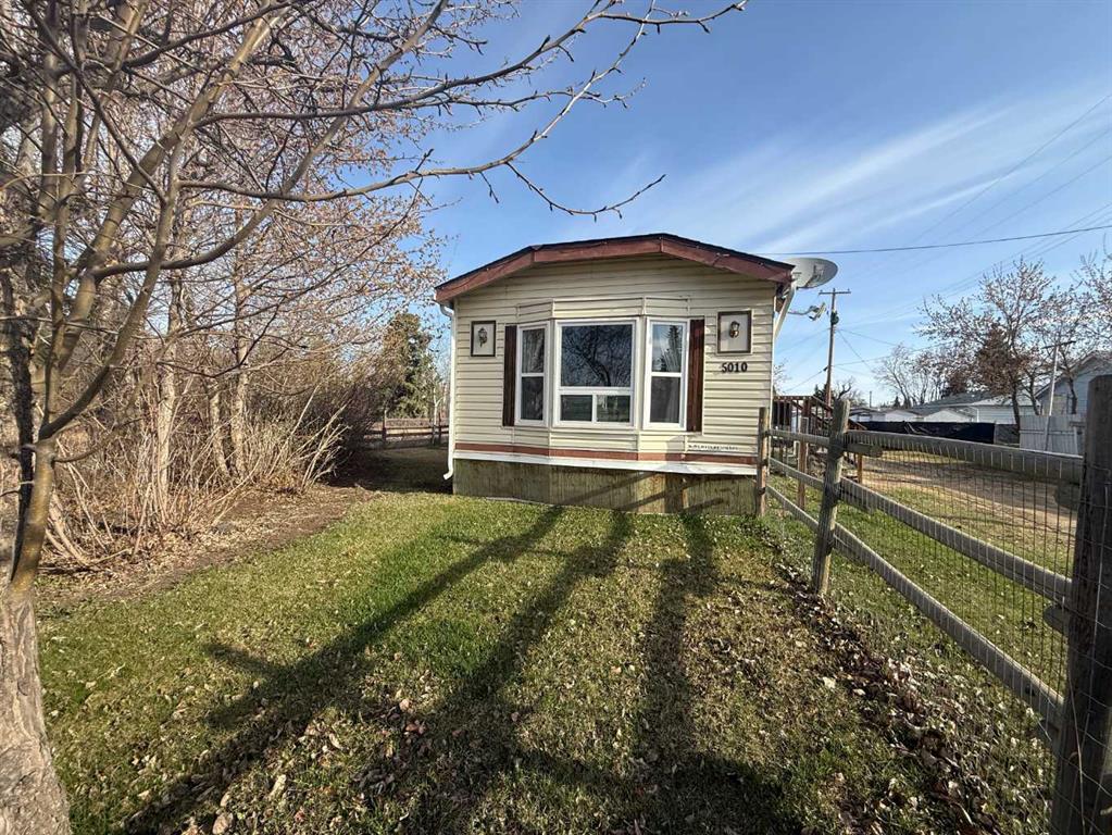 5010 49 Avenue Property Photo