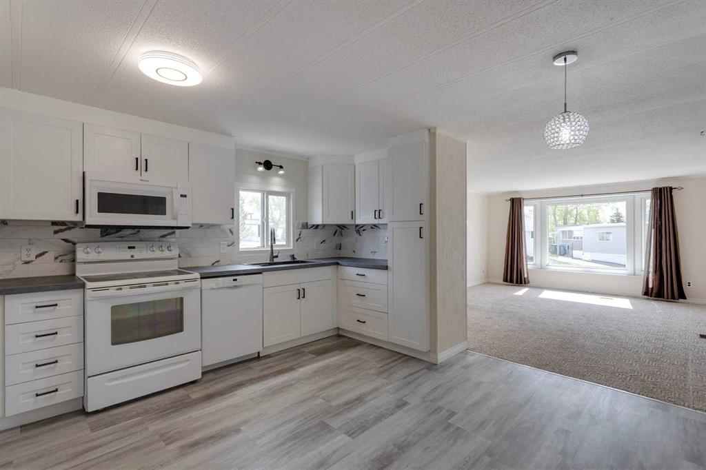 99 Arbour Lake Road 290 Property Photo