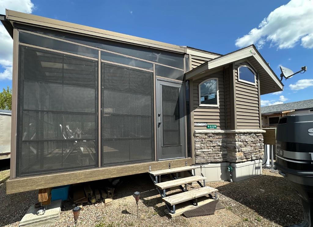 1115 Oak Avenue Property Photo 1