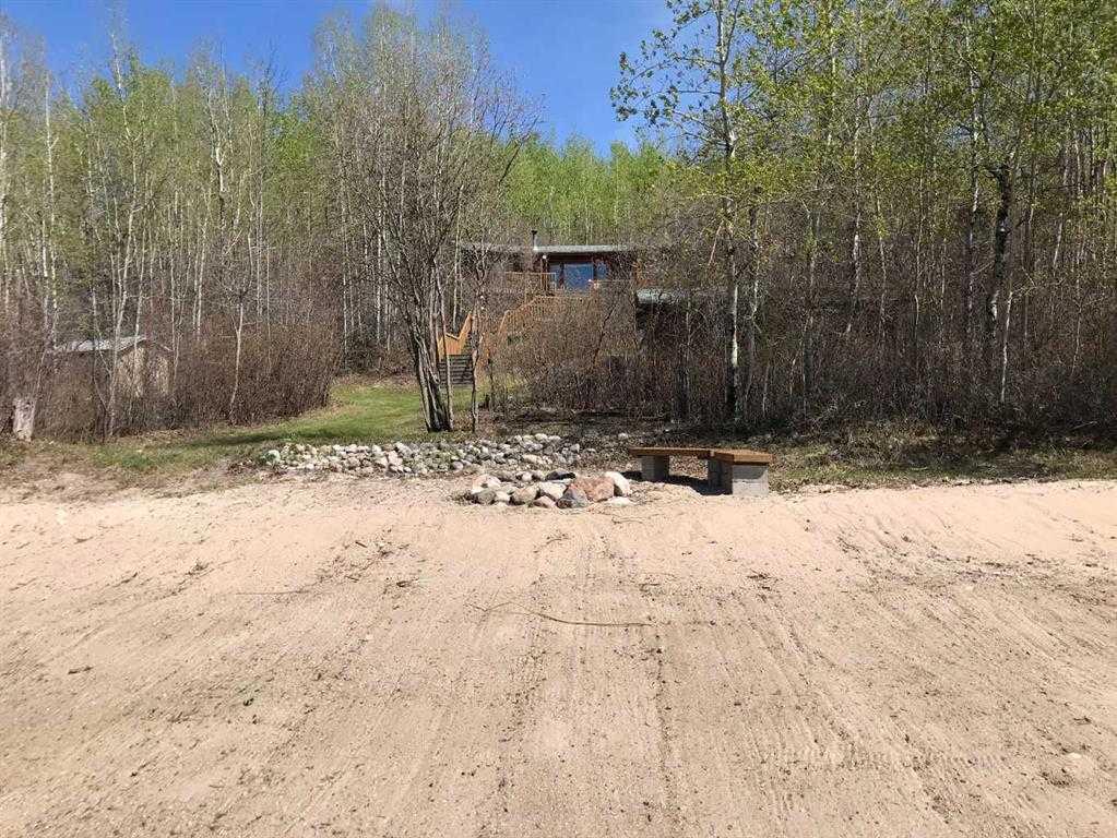 322 & 318 13221 Twp 680 Road Property Photo 1