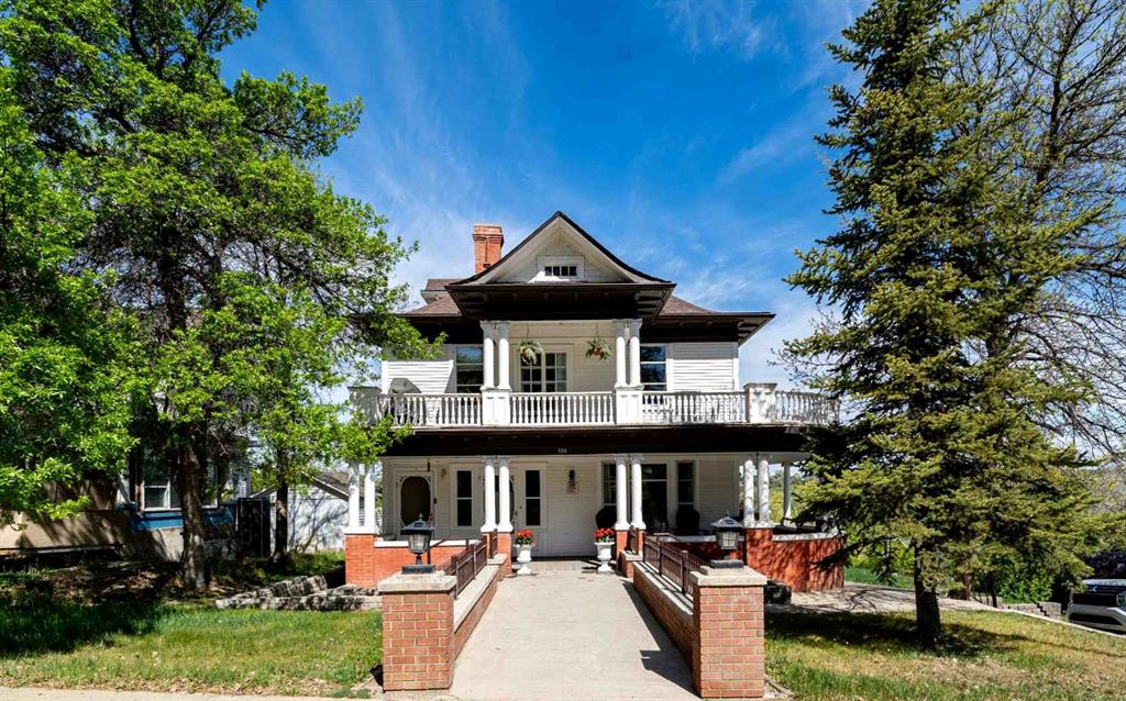 106 3 Street Property Photo 1