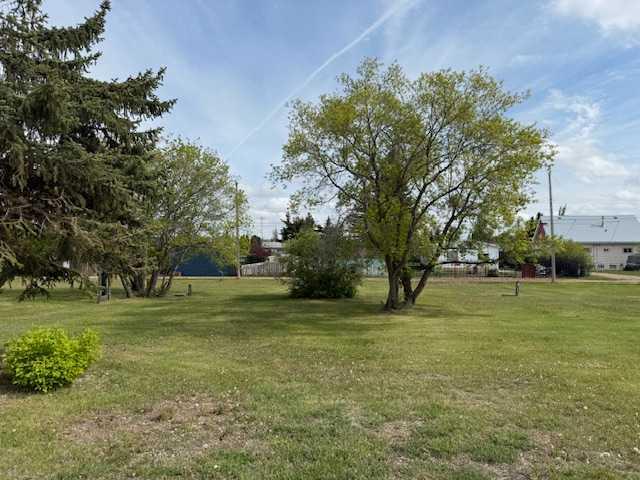 4927 48 Street Property Photo 1