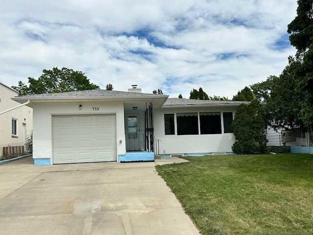 733 4 Street Property Photo 1