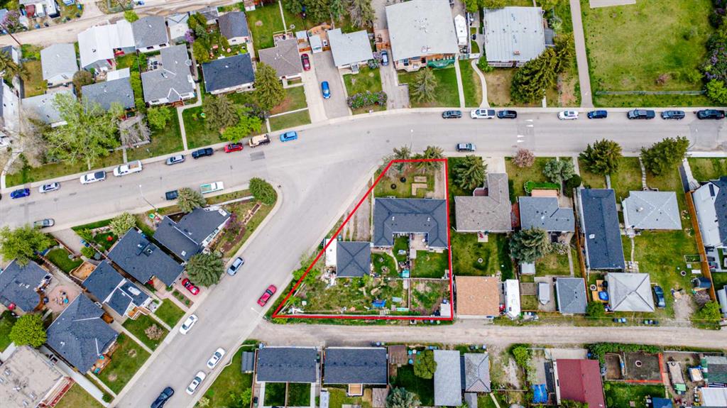 4649 70 Street Property Photo 1