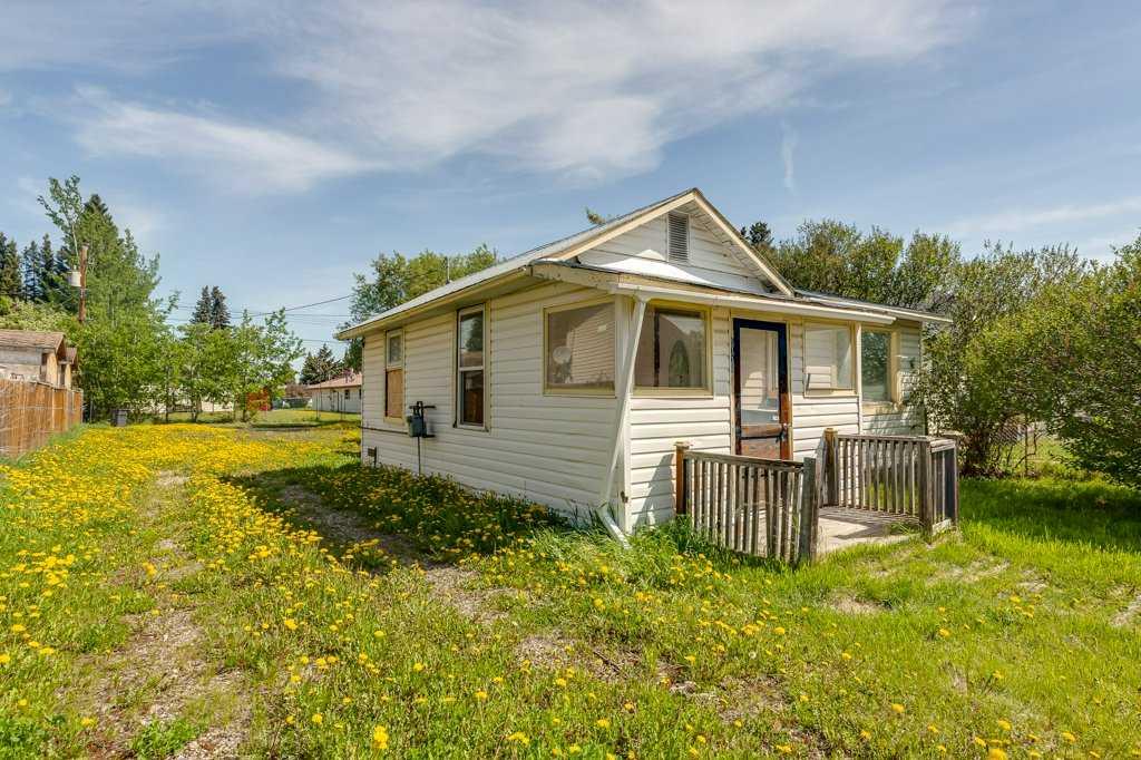 5116 48 Avenue Property Photo 1