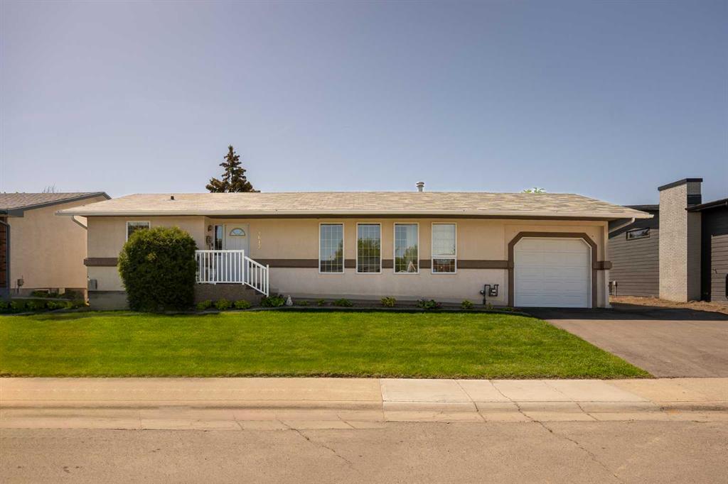 4612 50 Avenue Property Photo 1