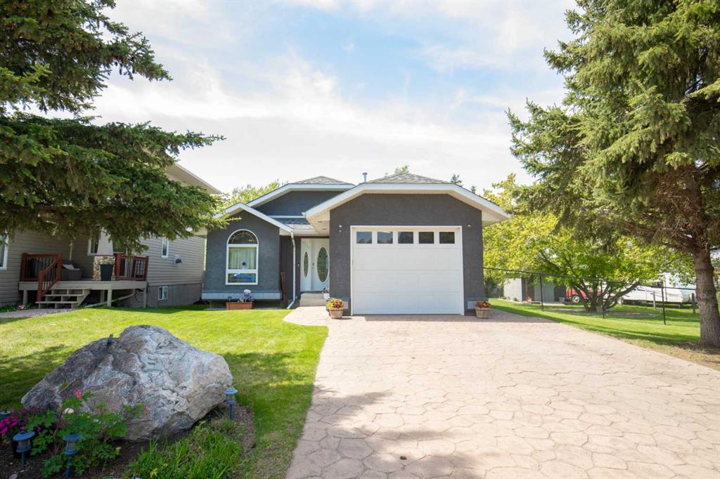 5320 46 Street Property Photo 1