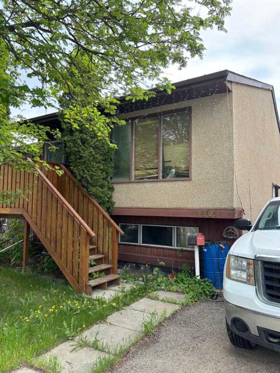 9909 71A Avenue Property Photo 1