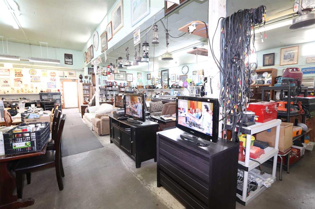5306 50 Street Property Photo 6