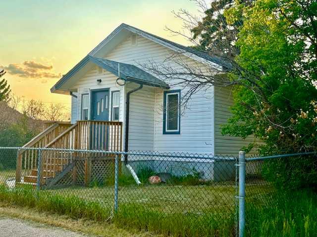 4912 48 Street Property Photo 1