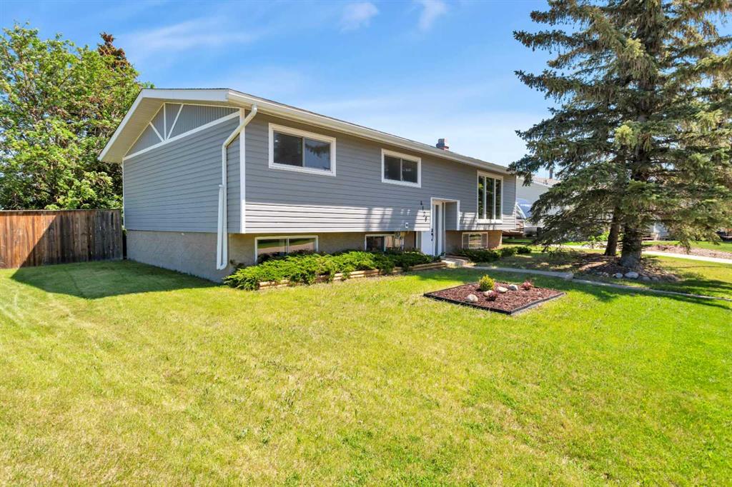 4129 61 Street Property Photo 1