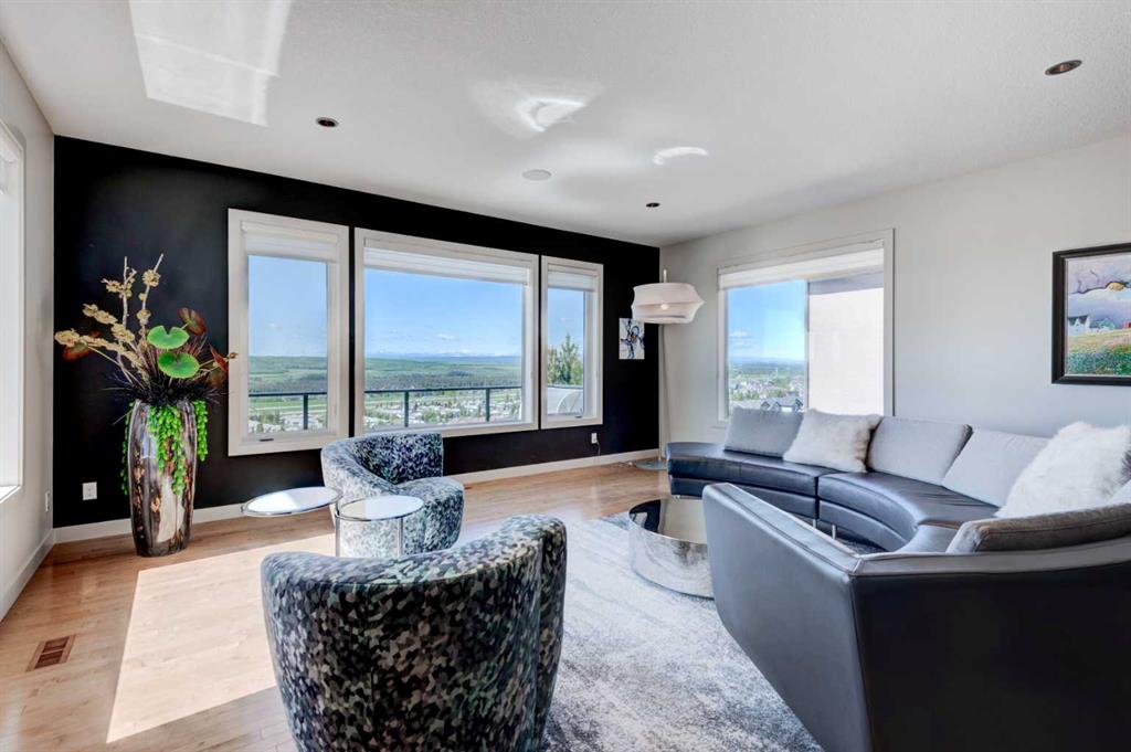 220 Springbluff Heights Property Photo 4