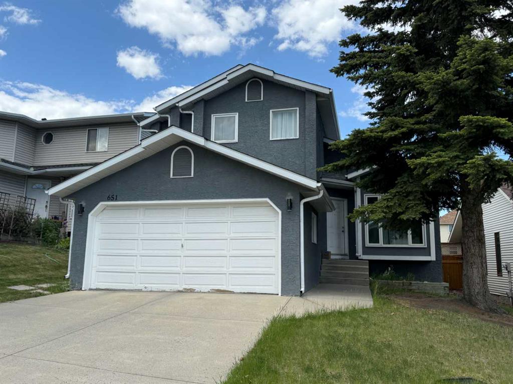 651 Macewan Drive Property Photo 1