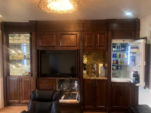 709 Edmonton Trail Property Photo 10